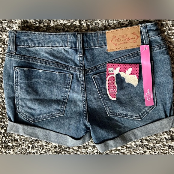 Shorts juniors distressed denim size 5/6 shorts. NWT - Picture 2 of 3